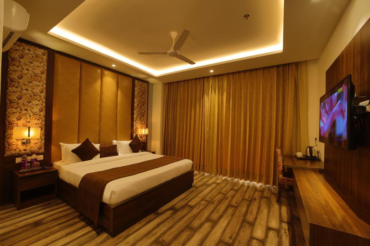 Hotel The Vilana A Unit Of Jg Developers ริชิเคช ภายนอก รูปภาพ