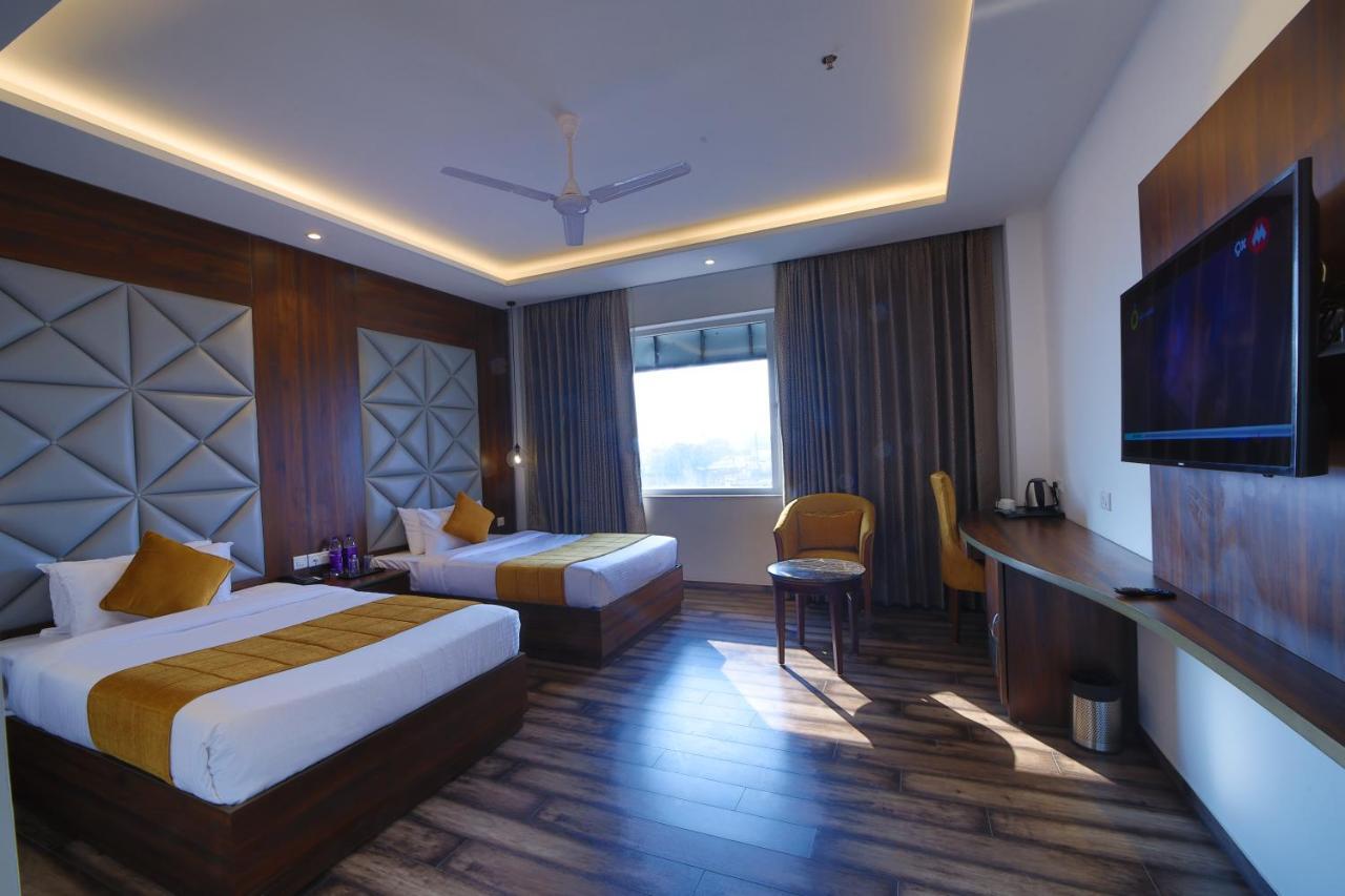 Hotel The Vilana A Unit Of Jg Developers ริชิเคช ภายนอก รูปภาพ