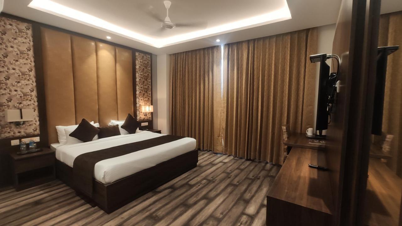 Hotel The Vilana A Unit Of Jg Developers ริชิเคช ภายนอก รูปภาพ