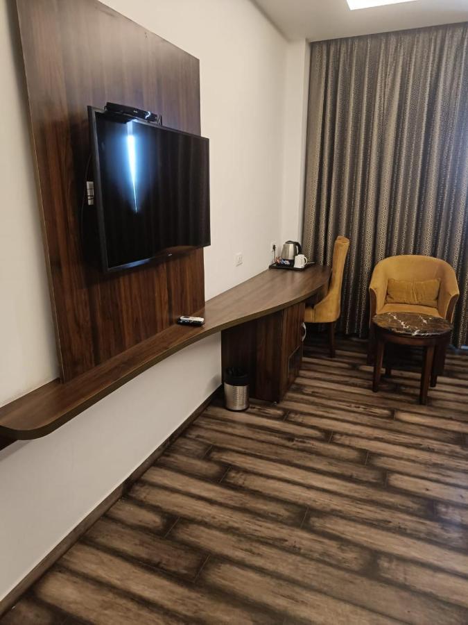 Hotel The Vilana A Unit Of Jg Developers ริชิเคช ภายนอก รูปภาพ